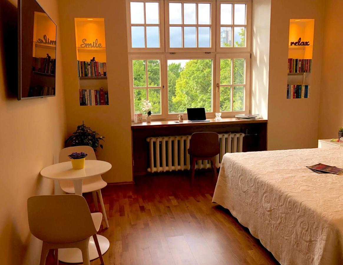 Centrally Located Apartment Overlooking Vermanes Park Рига Екстер'єр фото